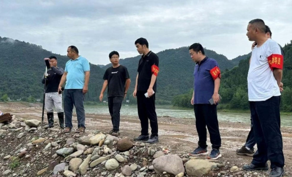 合力筑牢安全防线——湖南机电职业技术学院驻村工作队积极开展防汛工作
