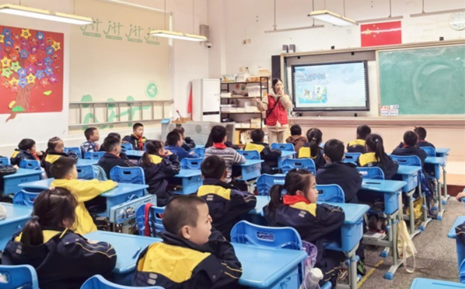 长沙航院“梦天”团队深入社区中小学开展“青年红色筑梦之旅”活动