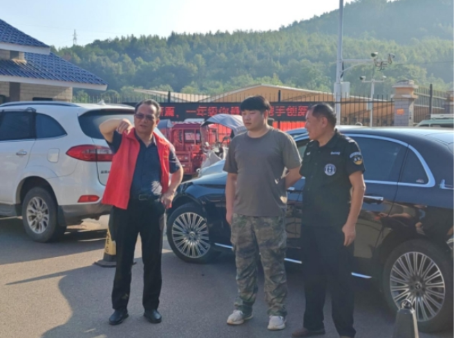 衡东县职业中专学校第一党支部组织开展“开学迎新先锋行动”志愿活动