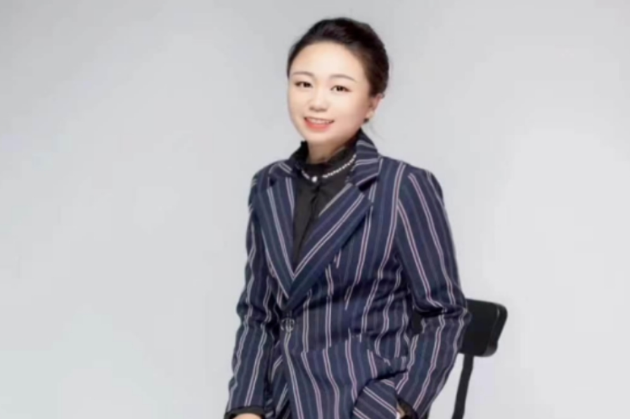 王亚平：从服务员逆袭成“包点女王”