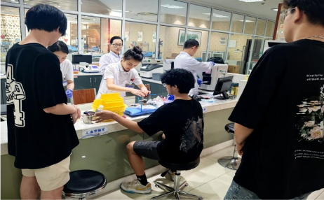 长沙商贸旅游职院学子热血接力，为教师家属架起“生命桥梁”