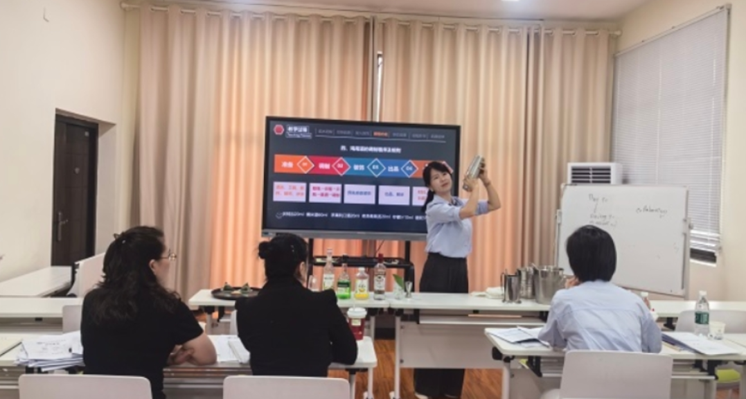 以赛促教，匠心育人——湖南工程职院生态文旅学院2025年青年教师教学基本功比武圆满落幕