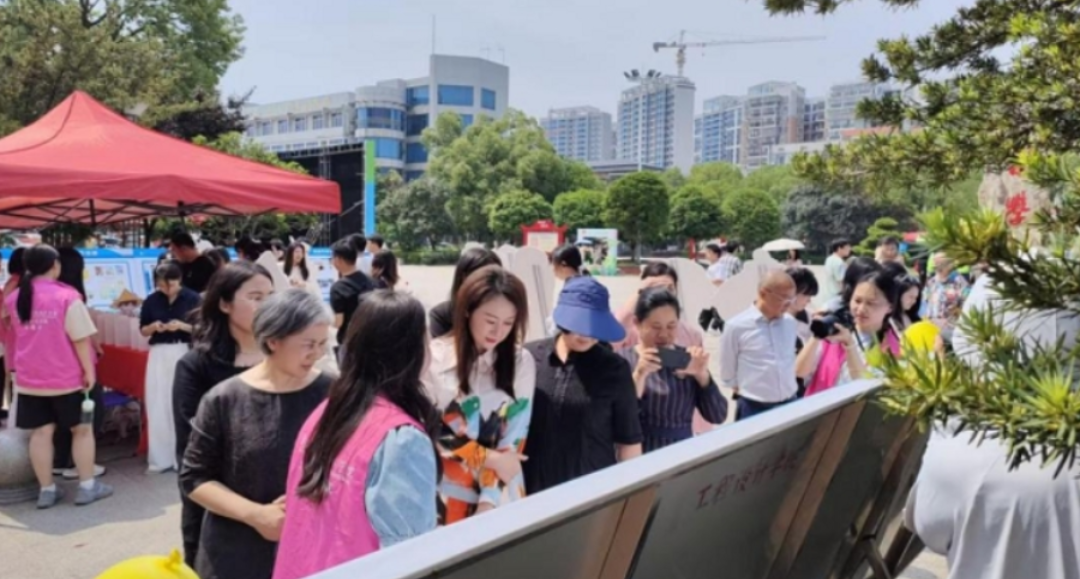 产教融合育匠心 文创赋能谱新篇——湖南工程职业技术学院举办文创作品展