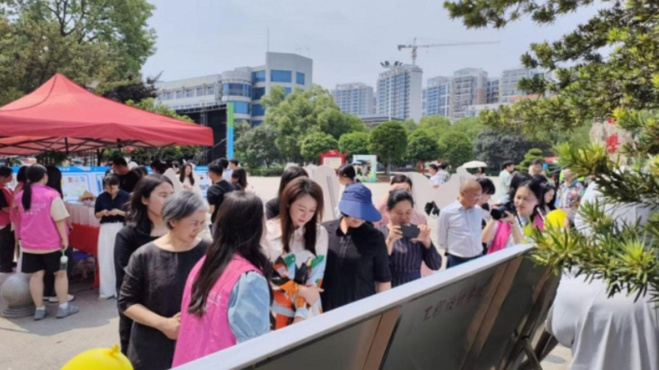 产教融合育匠心 文创赋能谱新篇——湖南工程职业技术学院举办文创作品展