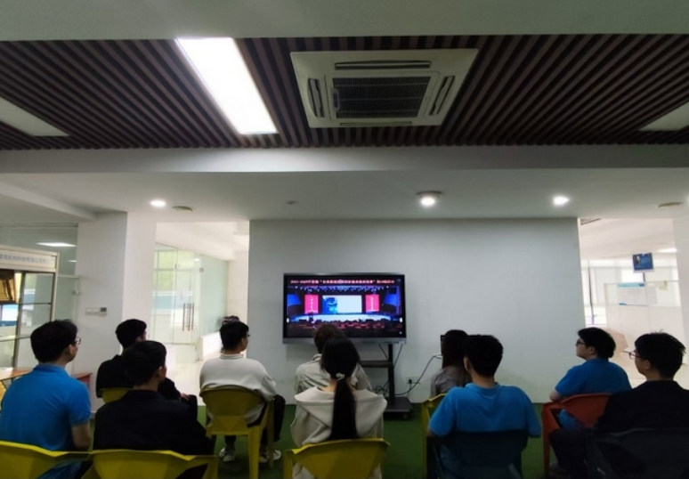 长沙航院创新创业协会举办观看“企业家进校园，讲好就业创业故事”直播活动