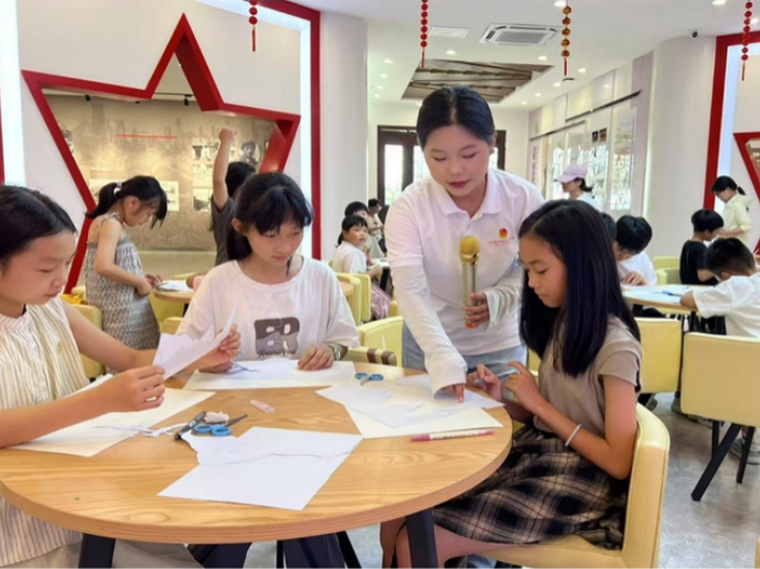 艺术赋能，长沙商贸旅游职院志愿者为乡村儿童带来创意美育课堂