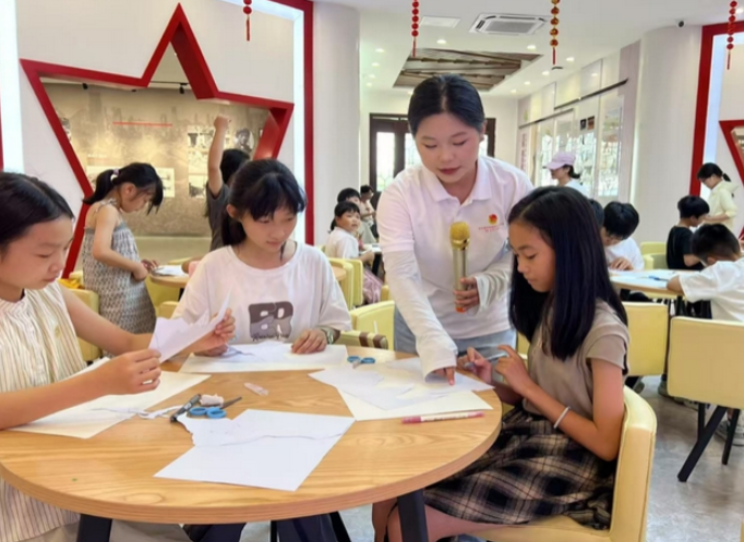 艺术赋能，长沙商贸旅游职院志愿者为乡村儿童带来创意美育课堂