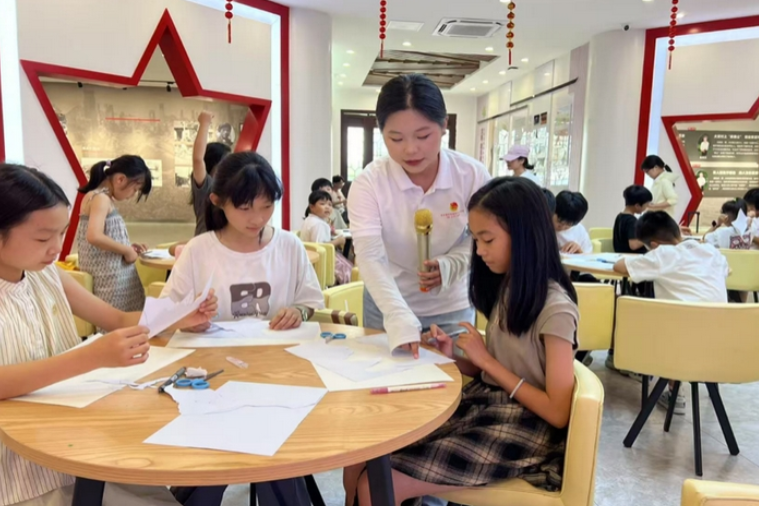 艺术赋能，长沙商贸旅游职院志愿者为乡村儿童带来创意美育课堂