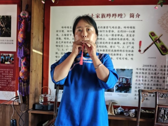 湖南工程职院“经纬新织”龙山非遗活化“三下乡”实践团队助力乡村振兴
