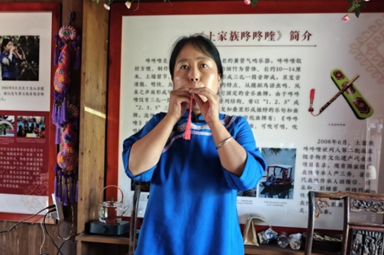 湖南工程职院“经纬新织”龙山非遗活化“三下乡”实践团队助力乡村振兴