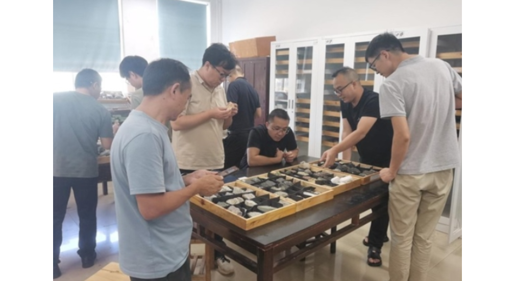 校院携手育英才 产教融合促发展——湖南工程职业技术学院助力地质院技术人员提升岩矿标本鉴定能力