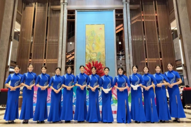 长沙商贸旅游职院“红小团”以专业服务助力湖南红旅盛会