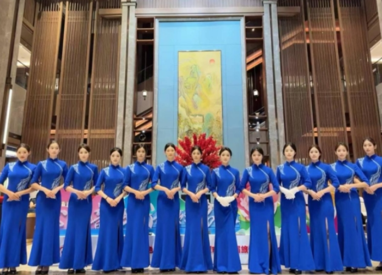 长沙商贸旅游职院“红小团”以专业服务助力湖南红旅盛会