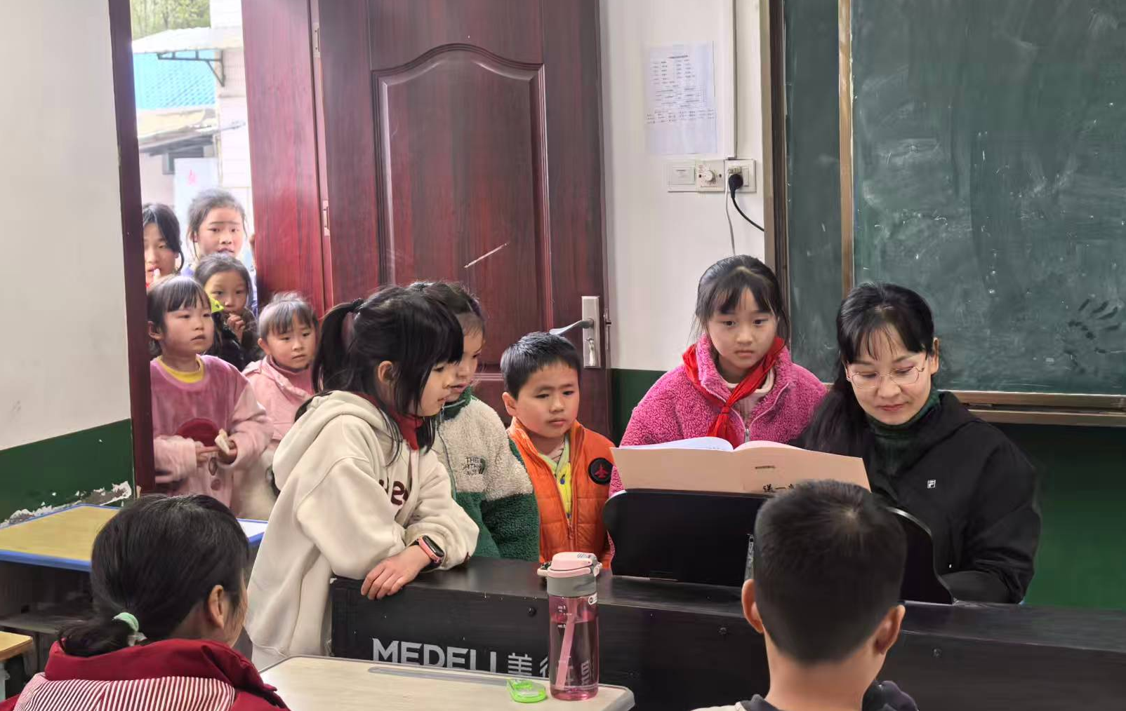 图片三.jpg 图片三.jpg