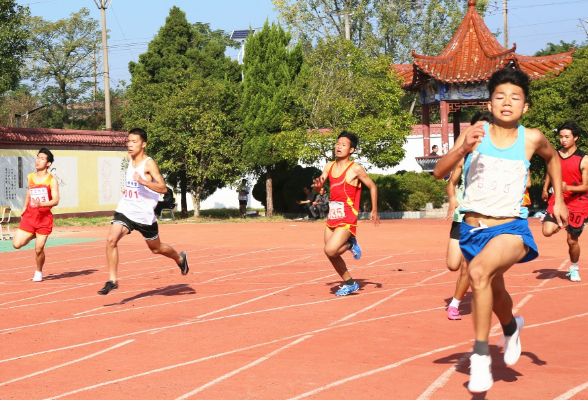 芷江少年接力亚运精神 田径赛场点燃青春热血