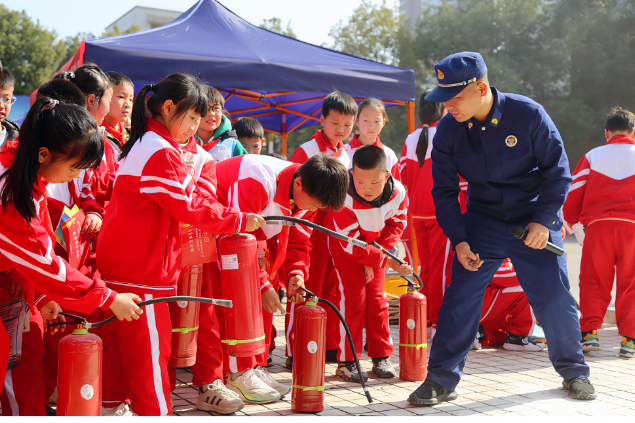 【慈利站】金慈实验小学：志愿集市进校园  争做追“锋”好少年