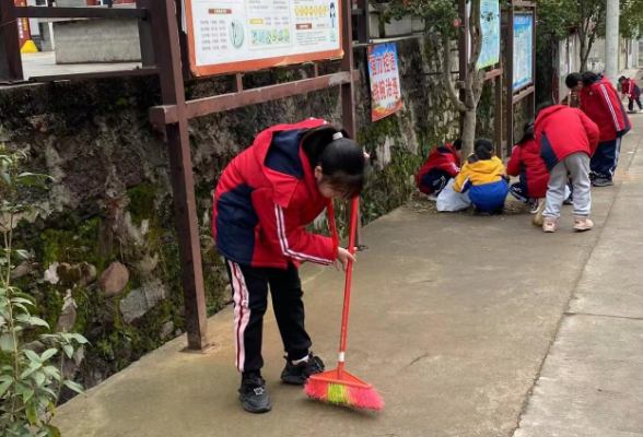 【慈利站】江垭镇中学九溪完小：保护九溪卫 争当“城小青”