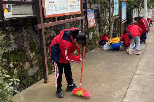 【慈利站】江垭镇中学九溪完小：保护九溪卫 争当“城小青”