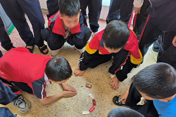 【衡阳县站】英南学校：“烟卡”游戏成新宠，英南学校来支招