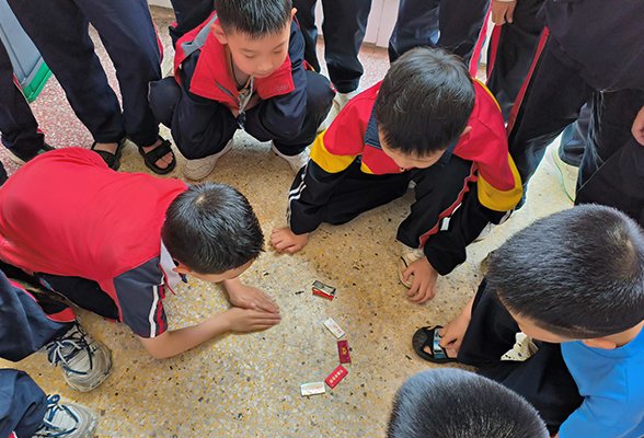 【衡阳县站】英南学校：“烟卡”游戏成新宠，英南学校来支招