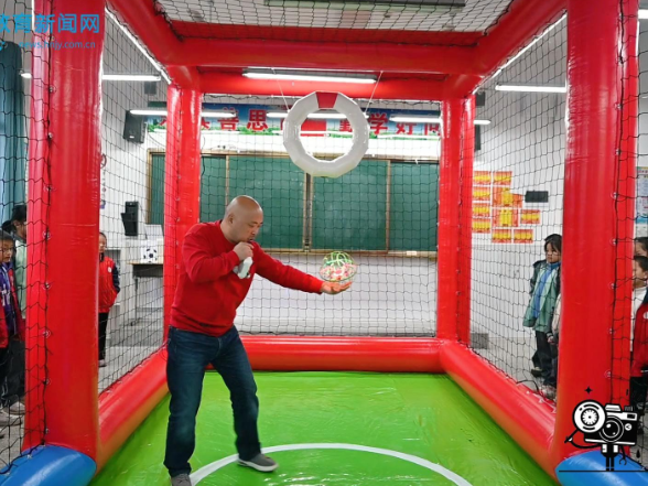 【资兴站】当科技遇上体育，资兴市第三完全小学无人机足球“飞”进课堂！（小记者 黎爽 指导教师 胡文娟  袁莹) 