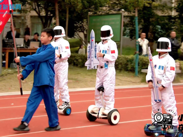 【浏阳站】体育节玩出新花样！新文学校开幕式变 “流动历史课”，沉浸式穿越百年时光（小记者 吴瑾瑜 指导教师 谌志铝 曾素文）