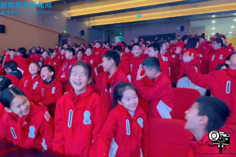 【平江站】颐华学校小学部四年级举行“揭开情绪的面纱——青少年心理健康”家长讲坛（小记者 余辰逸 指导教师 谭晓芳）