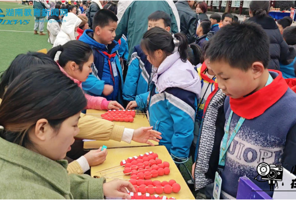 【新晃站】兴隆明德小学“瑞蛇迎春，赶个年味集” 一二年级无纸化测评活动（小记者 吴可 指导教师 顾璐怡 杨文静）