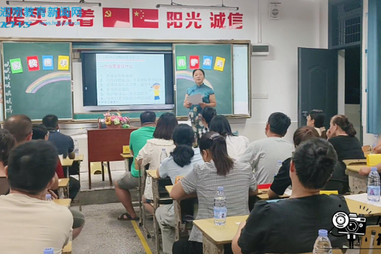 【宁乡站】宁乡市白马桥街道中心小学：绿茵逐梦 梯队育新苗（小记者 徐丫童 指导教师 李杨）