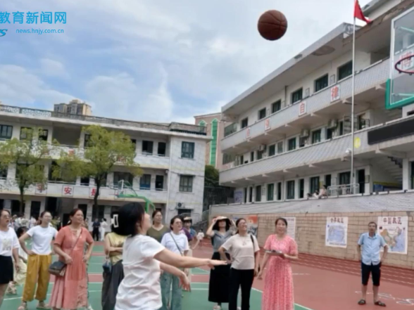 【衡东站】新塘镇中心学校：投篮比赛，点燃校园激情 （小记者 阳东鸣 唐锦龙 指导老师 蒋文鹏）