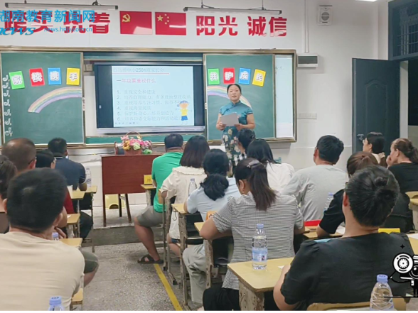 【宁乡站】宁乡市白马桥街道中心小学：绿茵逐梦 梯队育新苗（小记者 徐丫童 指导教师 李杨）