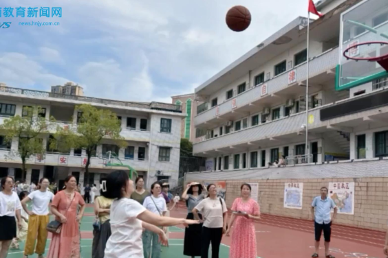 【衡东站】新塘镇中心学校：投篮比赛，点燃校园激情 （小记者 阳东鸣 唐锦龙 指导老师 蒋文鹏）