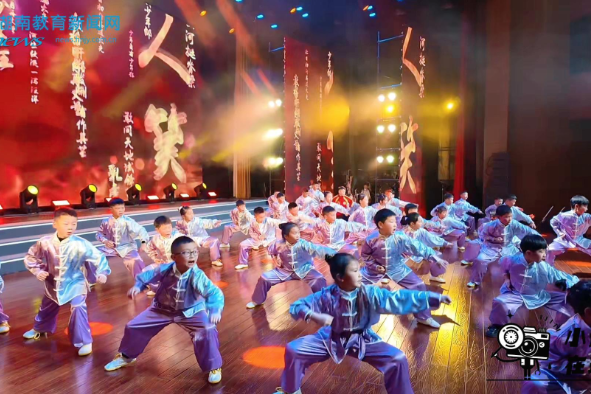 【汉寿站】十天磨一剑，少年展锋芒，汉寿县帅孟奇中学武术社团登上汉寿春晚