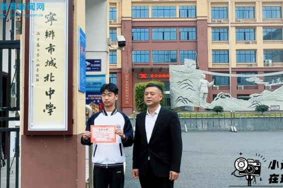 【宁乡站】校门口的笔墨荣光，宁乡市城北初级中学开展“翰墨寄深情，校名我来写”活动