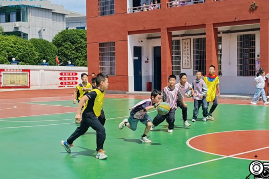 【汨罗站】汨罗市新市中心小学：热血赛场绽放少年活力，汨罗市新市中心小学开展校园篮球赛主题活动