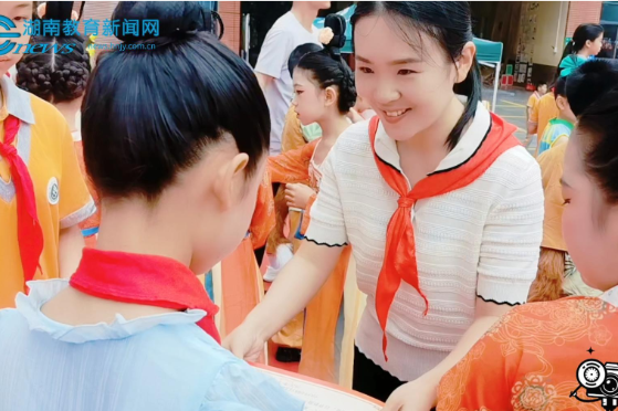 【平江站】红领巾映初心，童真舞动芳华，平江县思源实验学校举行入队仪式暨庆“六一”文艺汇演