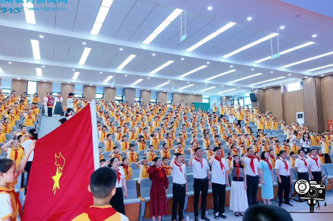 【汨罗站】“壹”起向未来，志逐少年光，汨罗市壹志学校开展入队仪式暨文艺汇演活动