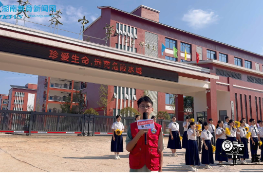 【新田站】声韵传情敬师恩！芙蓉中学以诗意朗诵献礼温暖教师节
