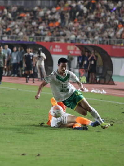 1-1（已修）何昌俊在湘超赛场的精彩展示（郴州日报   欧阳常海摄）.png