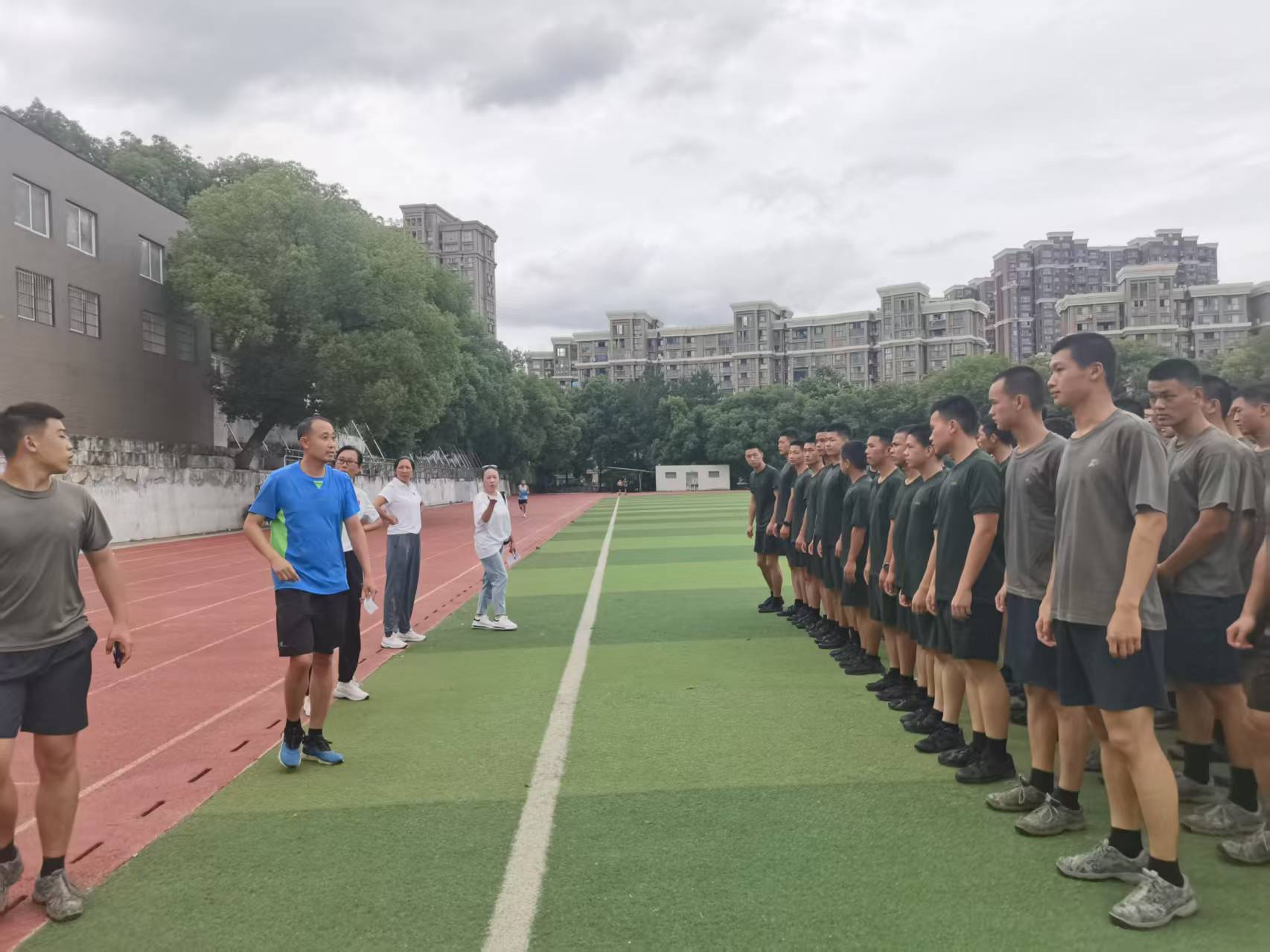 学生裁判.jpg