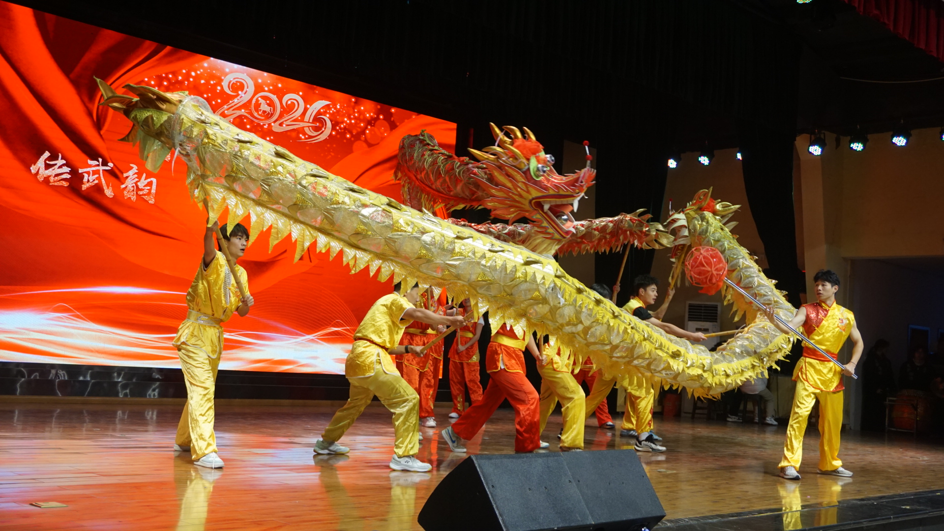 舞龙.jpg