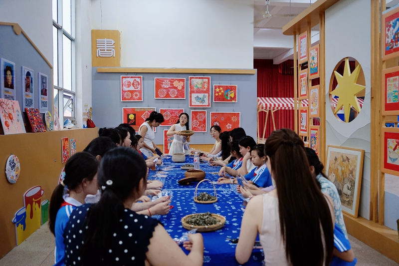 香囊制作研修活动合影.jpg 香囊制作研修活动合影.jpg