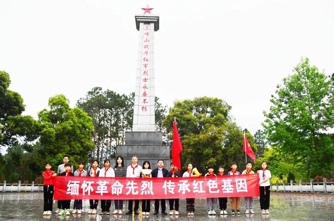 江永：梨花风起正清明 缅怀英烈寄深情1.jpg