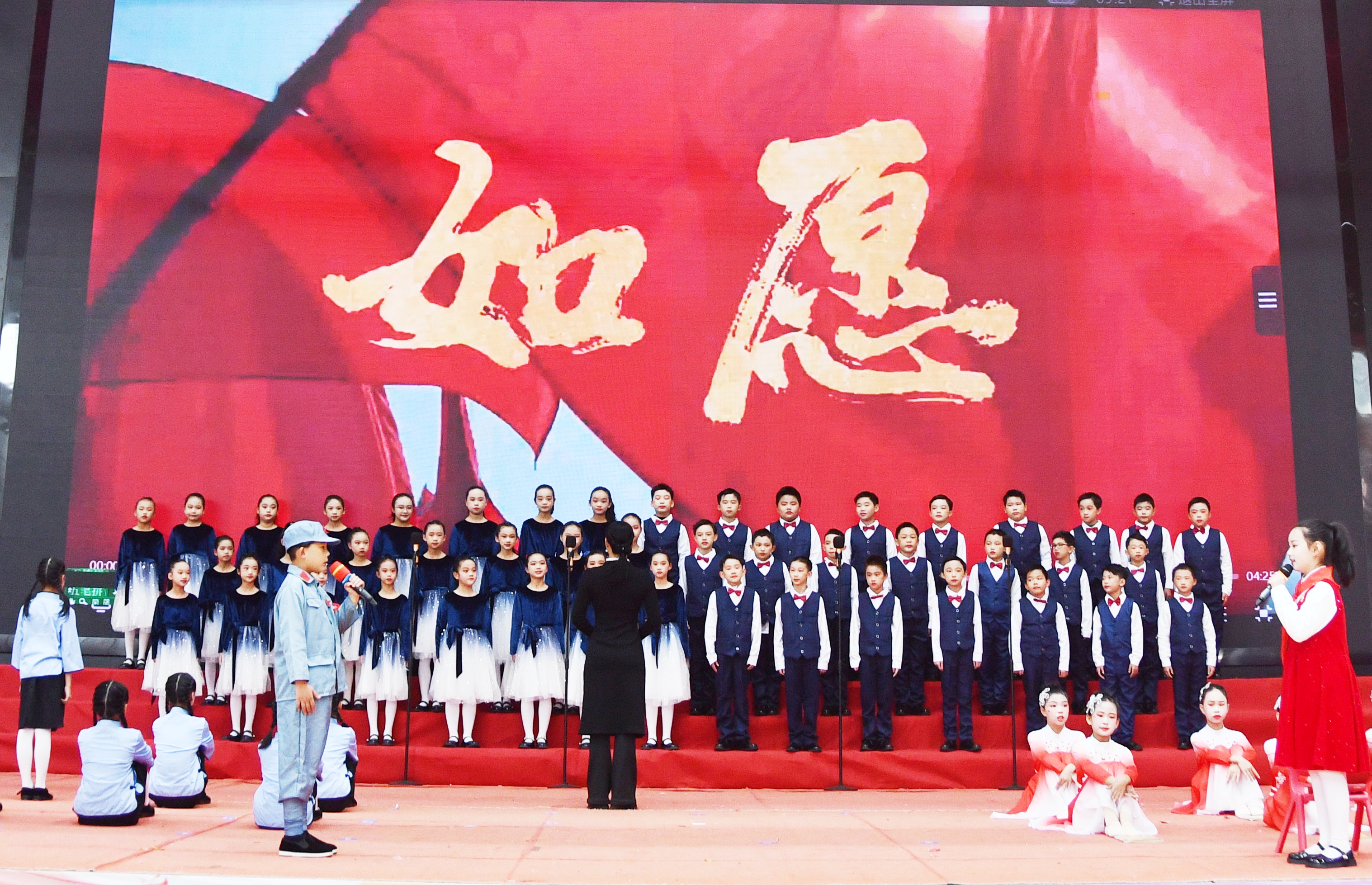 11月27日，湖南省永州市江永县第一中学体艺馆，学生们在展示才艺节目。田如瑞摄 (5).JPG