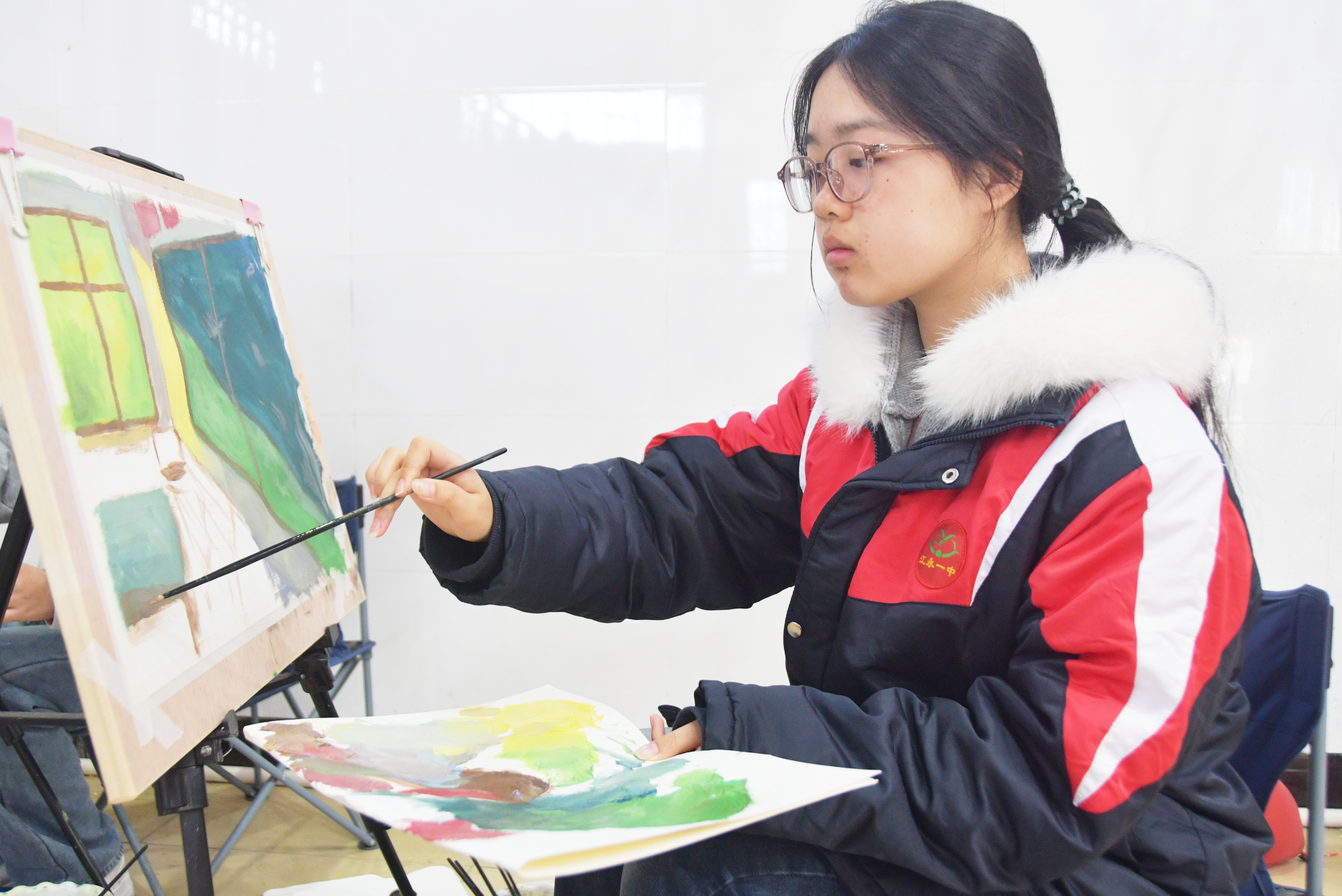 11月28日，湖南省永州市江永县第一中学体艺馆，学生们参加绘画比赛。田如瑞摄  (2).JPG