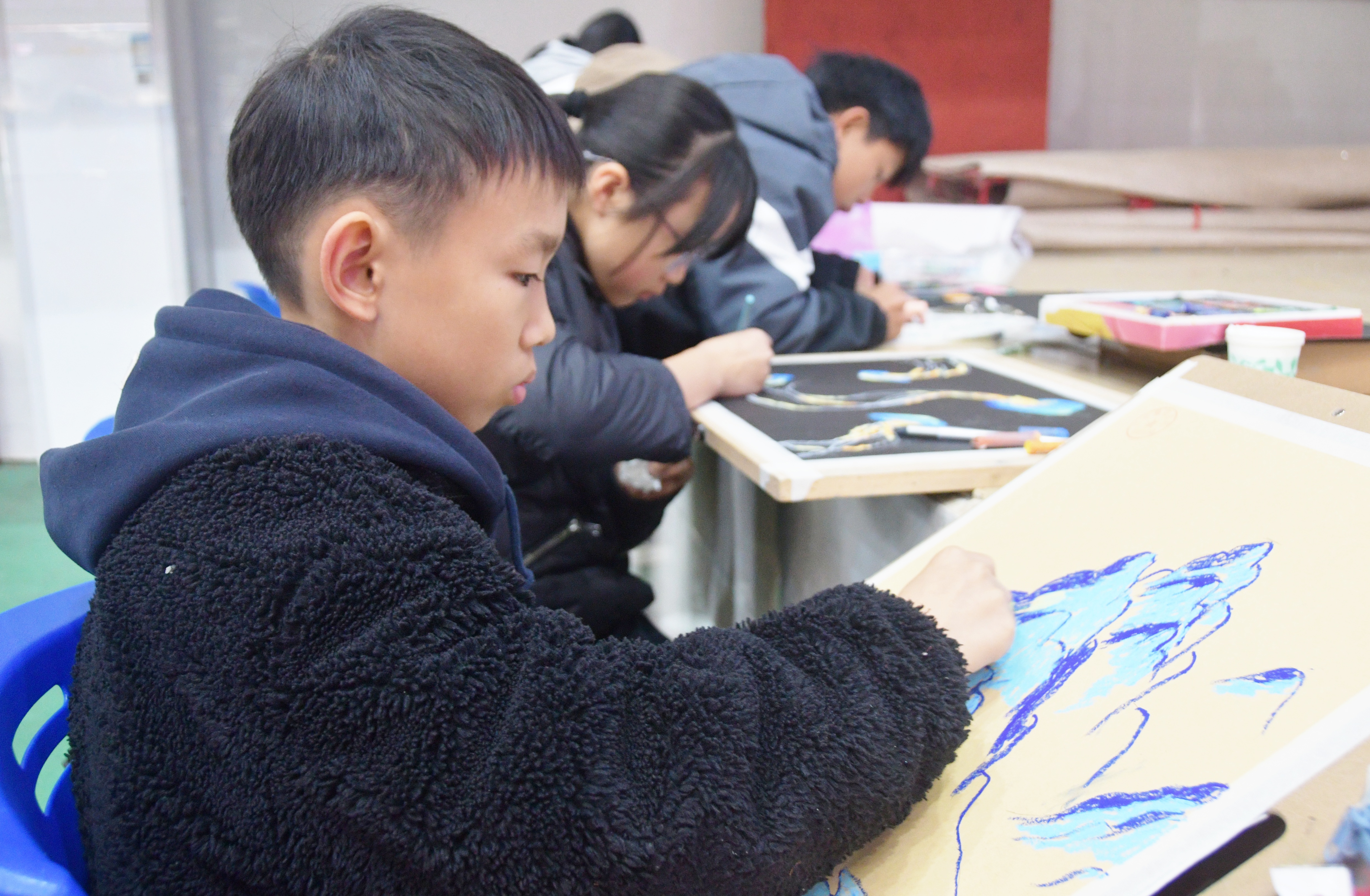 11月28日，湖南省永州市江永县第一中学体艺馆，学生们参加绘画比赛。田如瑞摄 3.JPG