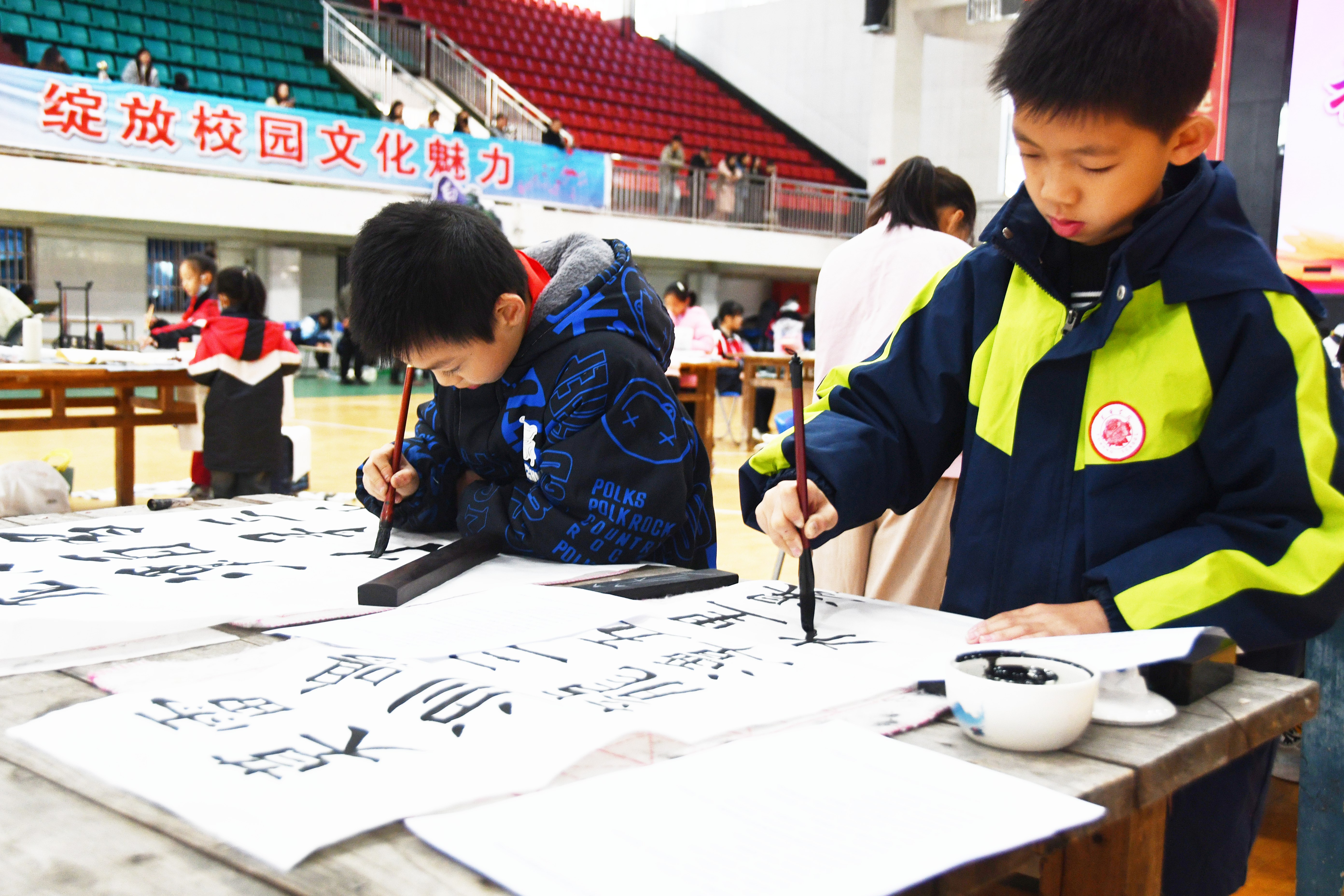 11月28日，湖南省永州市江永县第一中学体艺馆，学生们参加书法比赛。田如瑞摄 (6).JPG