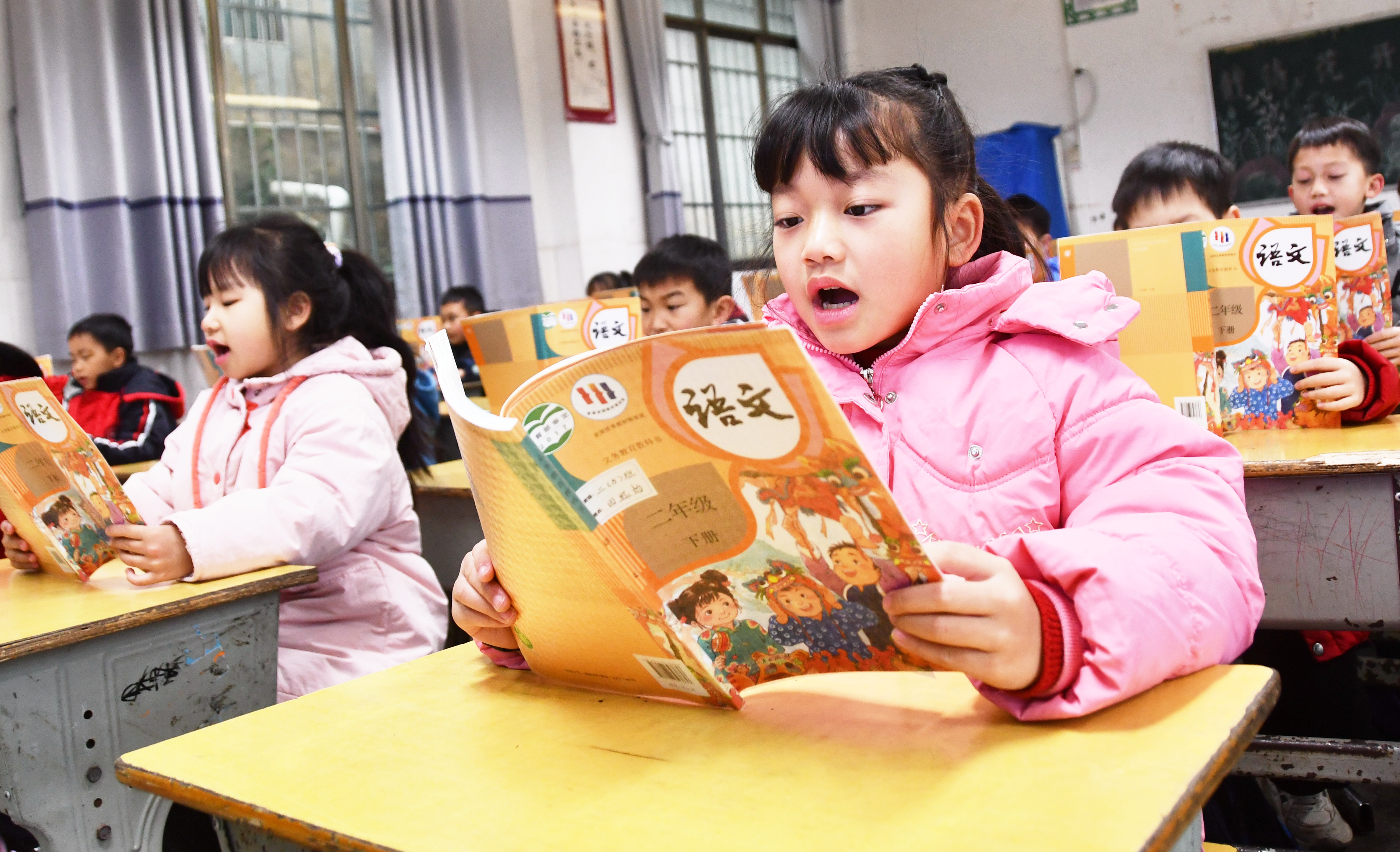 2月14日，湖南省永州市江永县实验小学的学生在课堂上读书。田如瑞 摄 (1).JPG