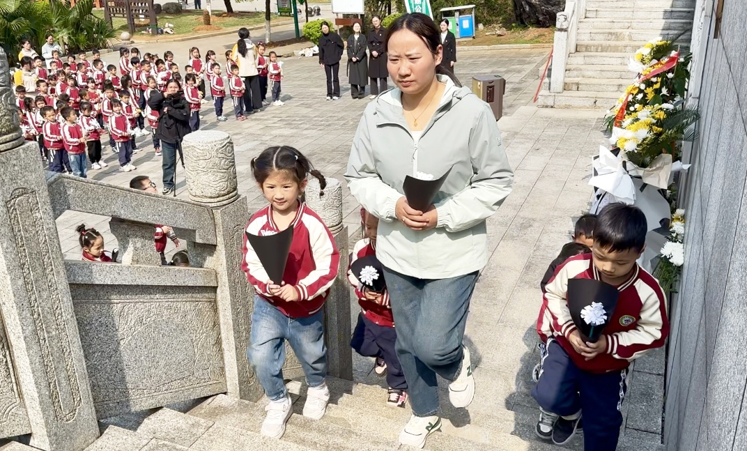 中心幼儿园1.jpg