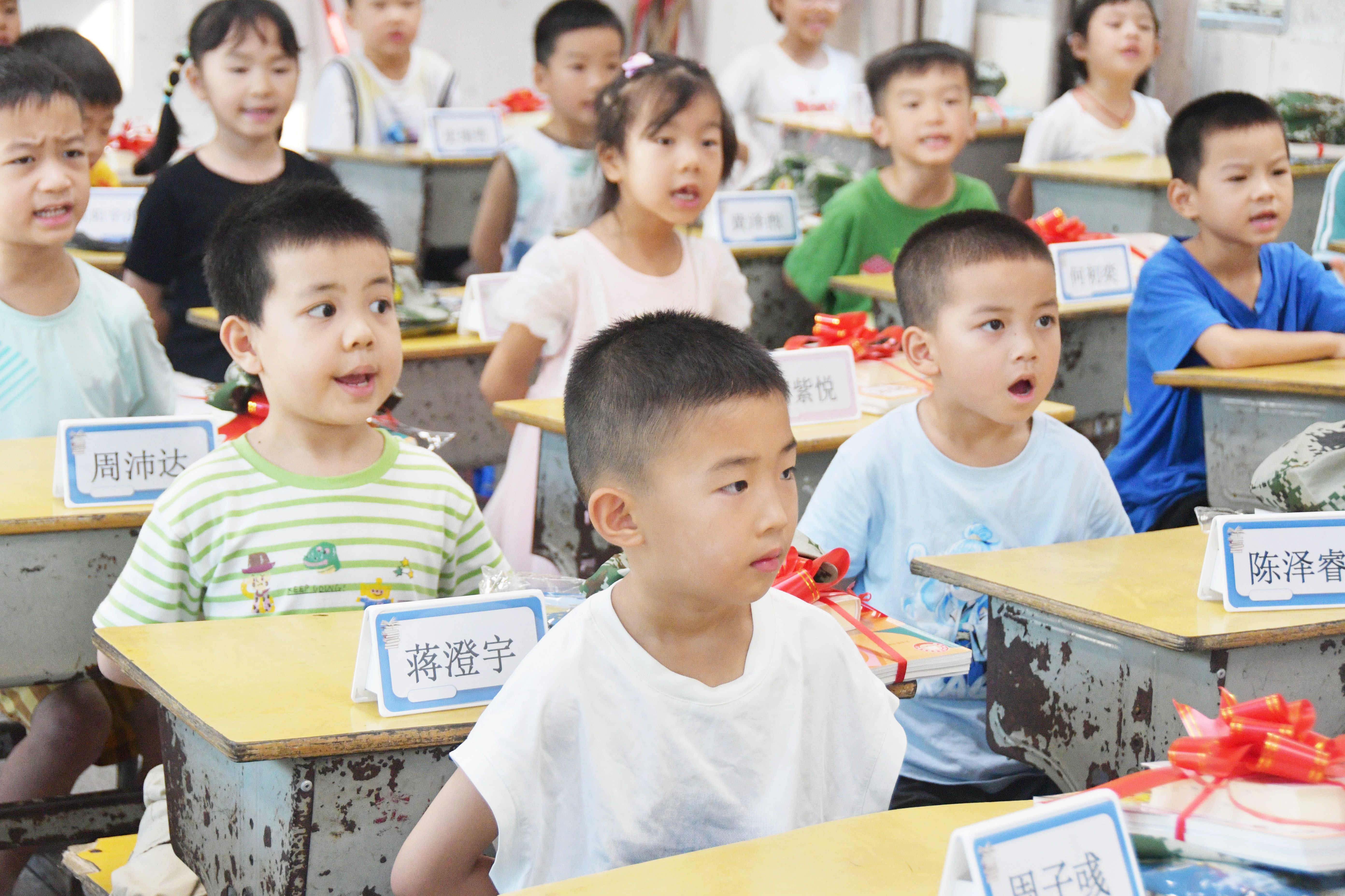 9月1日，湖南省永州市江永县实验小学，学生认真老师讲解开学安全第一课。田如瑞摄.JPG